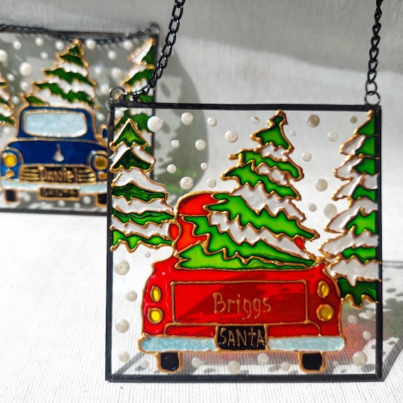 手描きのステンドグラス製クリスマスサンキャッチャー：サンタの赤い車