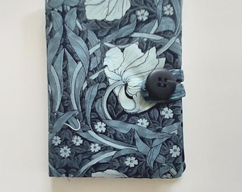 Needle Book/Earring Case William Morris Fabric