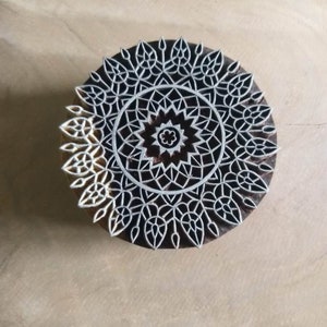 Impression de tampons en bois rond, motif feuille de tampon en bois textile indien sculpté à la main