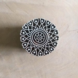 Belle impression de tampons en bois rond, motif de feuille de tampon en bois textile indien sculpté à la main
