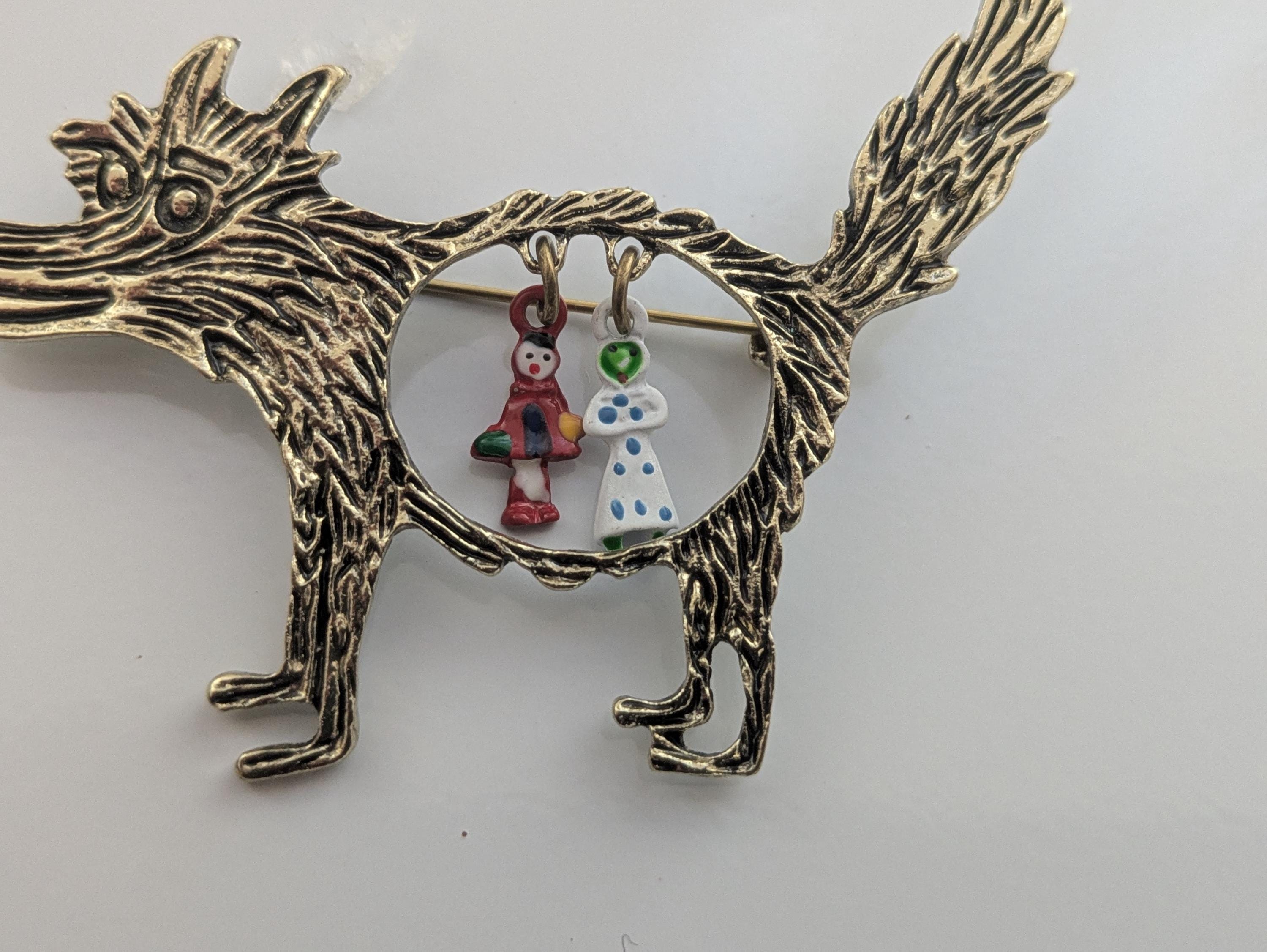 赤ずきんブローチ：金色の狼のシルエット、おばあちゃん＆女の子