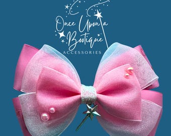 Op Wicked Glinda geïnspireerde haarstrik – roze clip met glitterstaaf