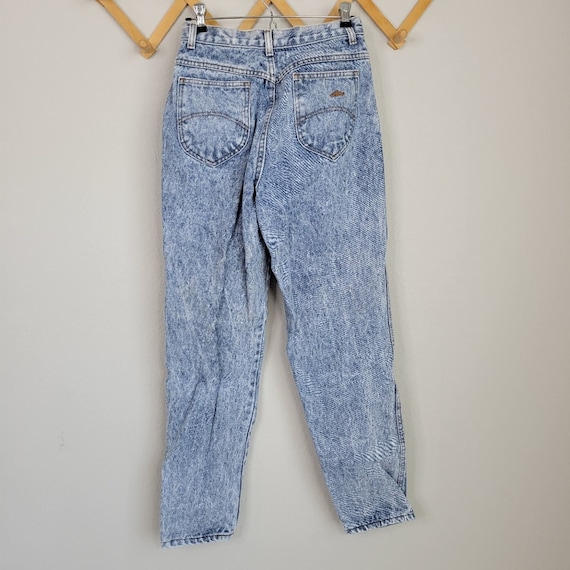 Vintage Chic Acid Wash High-Waisted Jeans Size 9 - image 5