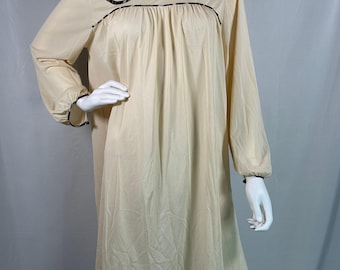 Vintage Vanity Fair Sheer Nightgown with Cat Appliqué Small/Medium