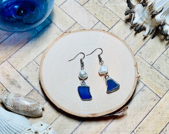 Boucles d’oreilles en verre de mer bleu cobalt et perle