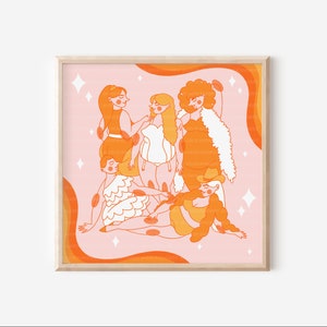 Può includere: Cinque donne in abiti arancioni e bianchi stanno in gruppo su uno sfondo rosa con linee ondulate arancioni e bianche. Le donne sorridono e guardano lo spettatore. Lo sfondo è decorato con stelle bianche.