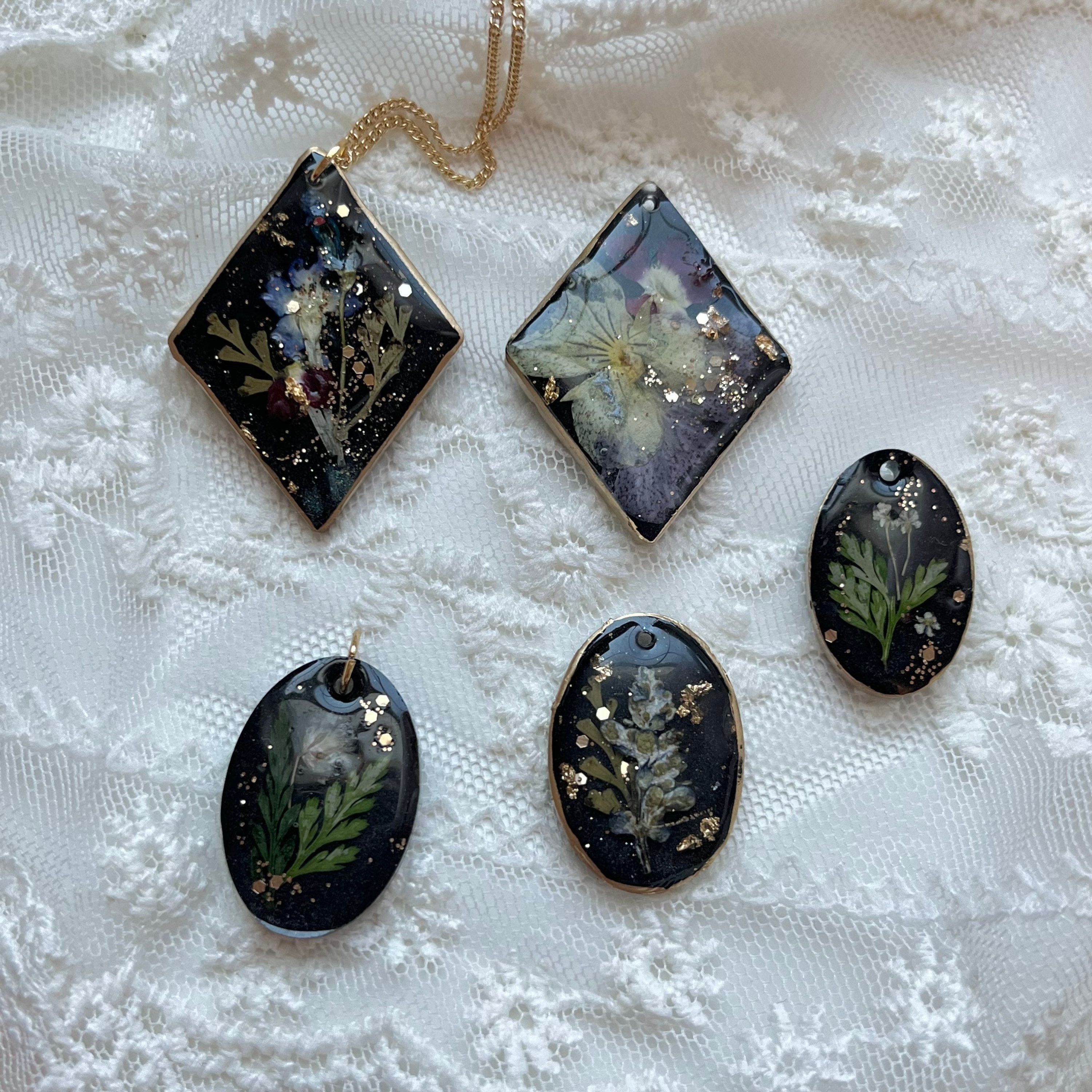 Black resin necklace pendants real pressed flowers