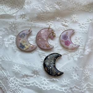 Moon resin pendant necklaces real pressed flowers