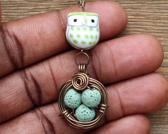 Collar difusor de búho verde: aromaterapia con cuentas de lava de nido de pájaro