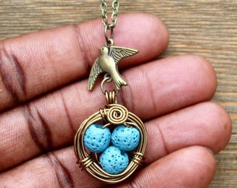 Collar difusor de aromaterapia con cuentas de lava turquesa.