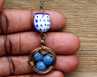 Collar de aromaterapia de búho azul: difusor de nido de pájaro con cuentas de lava