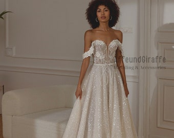 Abito da sposa sexy a trapezio scintillante in pizzo con profondo scollo a V, abito da sposa con corsetto con spalle scoperte e strascico lungo, abito da sposa su misura