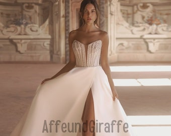 Minimalistisches weißes reizvolles A-Linien-Brautkleid mit offenen Beinen, modernes Korsett-Brautkleid mit tiefem V-Ausschnitt, kundenspezifisches minimalistisches Brautkleid