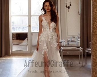 Élégante robe de mariée trapèze en dentelle à manches florales avec décolleté en V profond, robe de mariée romantique en tulle blanc, tenues de mariée faites main sur mesure