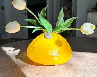Vase en verre d'art jaune du milieu du siècle, décor moderne soufflé à la main, vase bol de style scandinave.