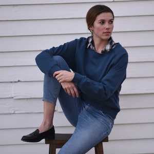 Women Crew Neck Cotton Sweatshirt, A Minimalist Blue Raglan Sleeve Sweatshirt, A Blue Crew Neck Pullover