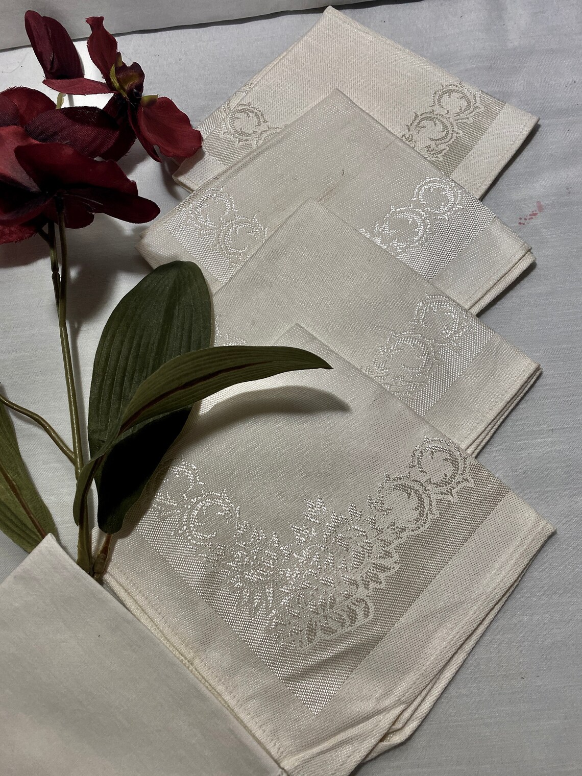 VINTAGE CLOTH NAPKINS 4 Damask Design 4 Embroidery Flowers in Etsy