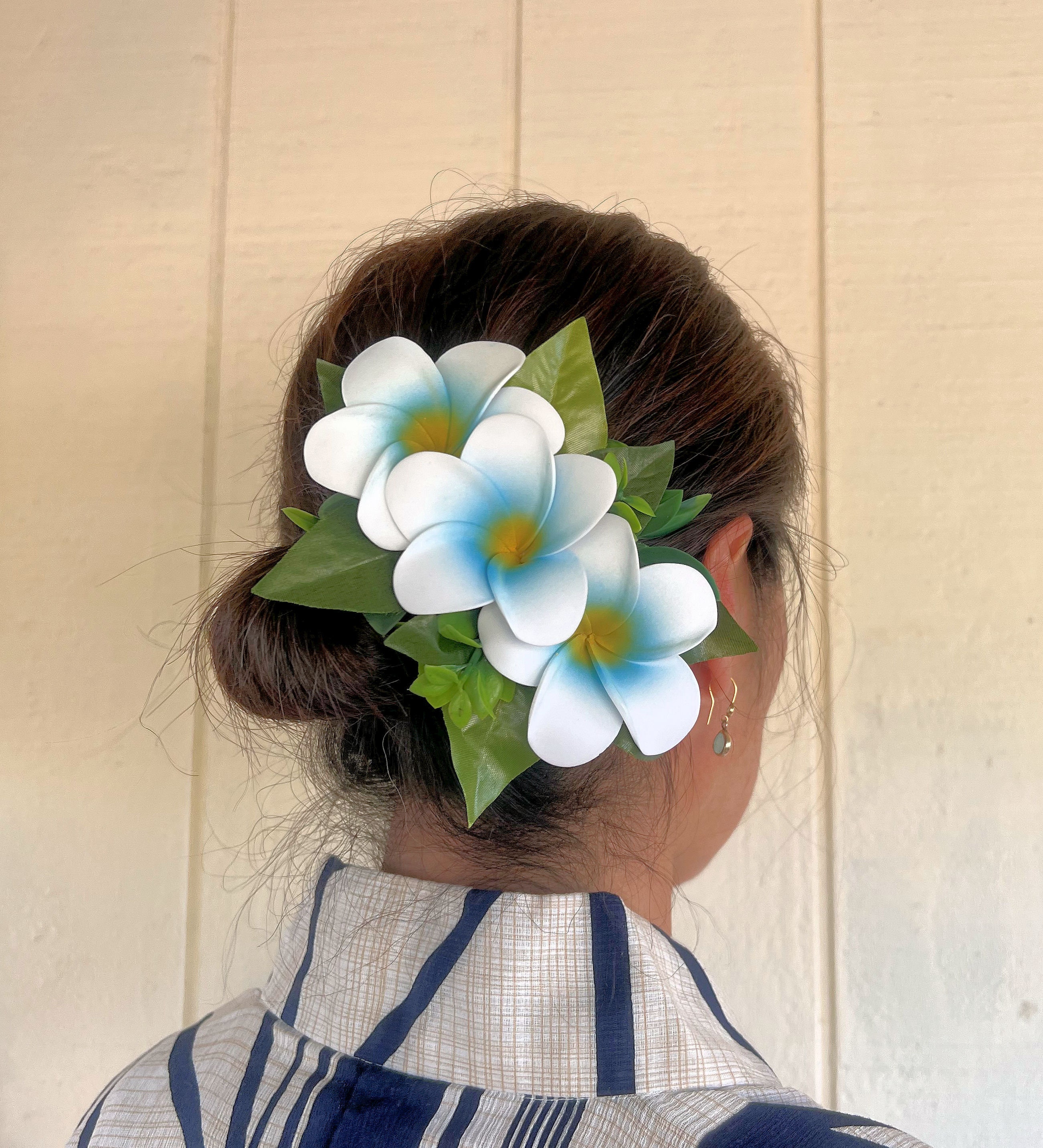 Girl with flower in her hair Maui Hawaii Hawaiian Islands United States of  America Pacific North America Stock Photo - Alamy