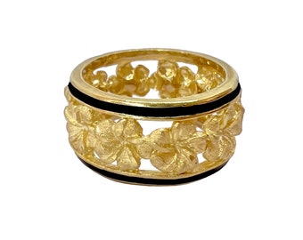 Hawaiian Heirloom Jewelry 14k Yellow Gold Cut Out Lei Ring with Black Borders from Maui, Hawaii