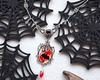 Ready to ship: Halskette Collier versilbert " Vampirfürstin " rot schwarz silber -  mit ovalem Anhänger mit Fledermaus und Spinnweben