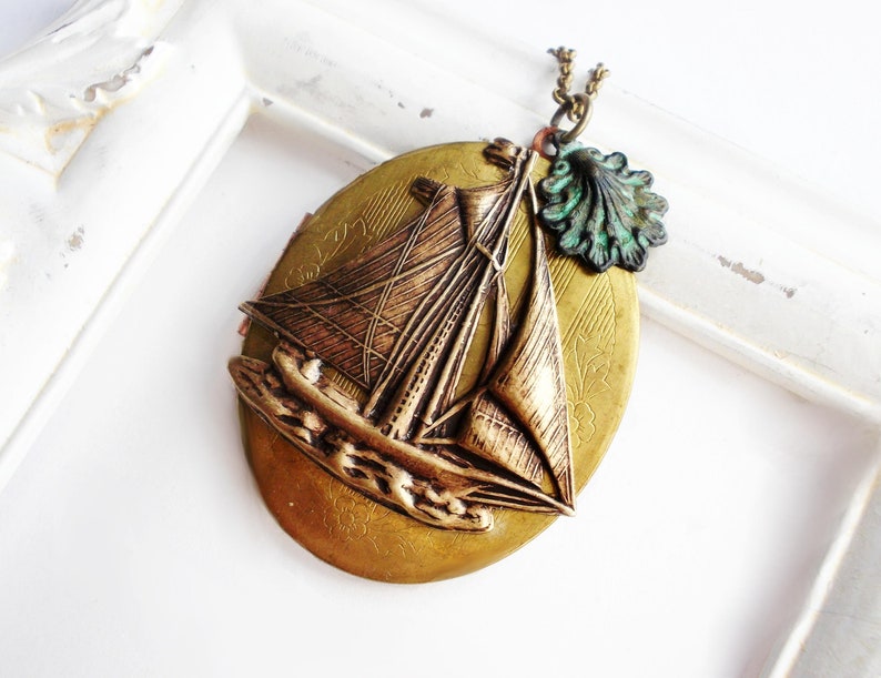 Medallion necklace bronze /' stormy lake /'