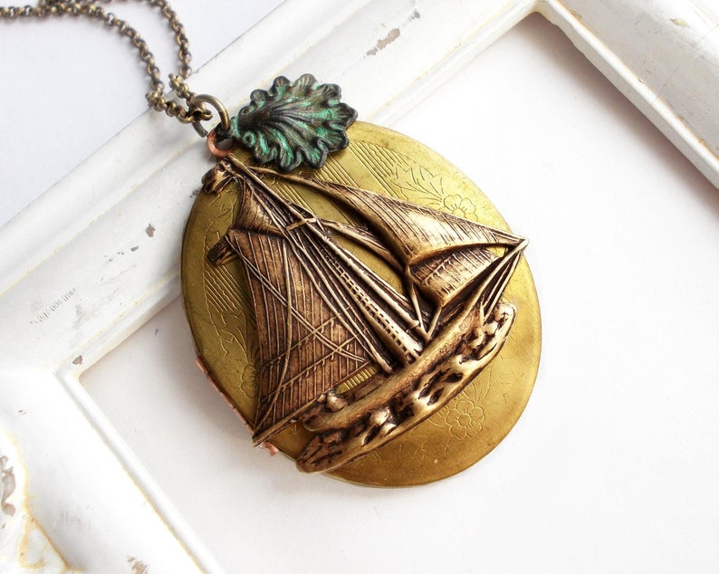 Medallion necklace bronze /' stormy lake /'