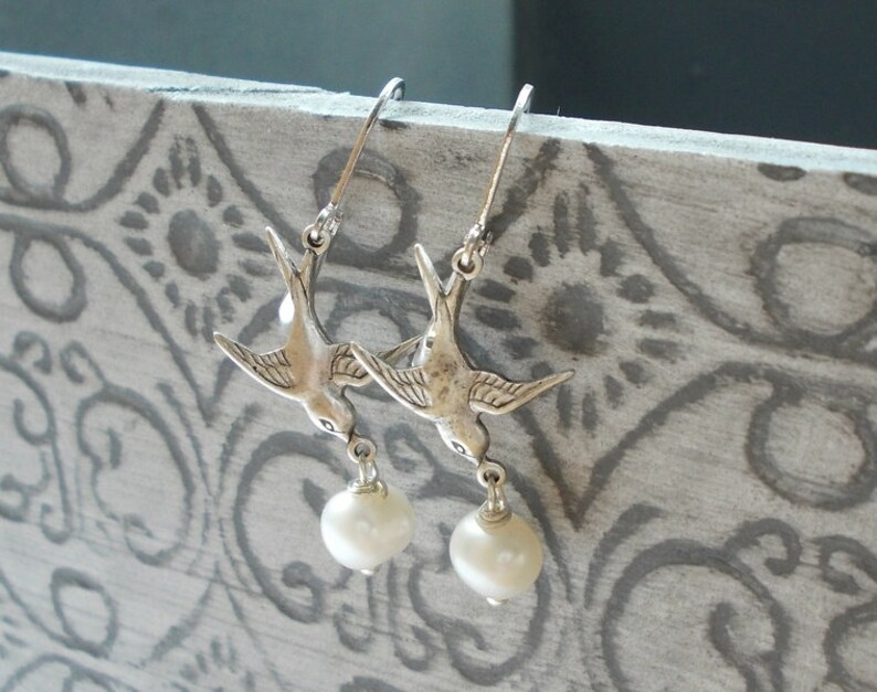 Silver earrings Swallow Treasure cream white image 2