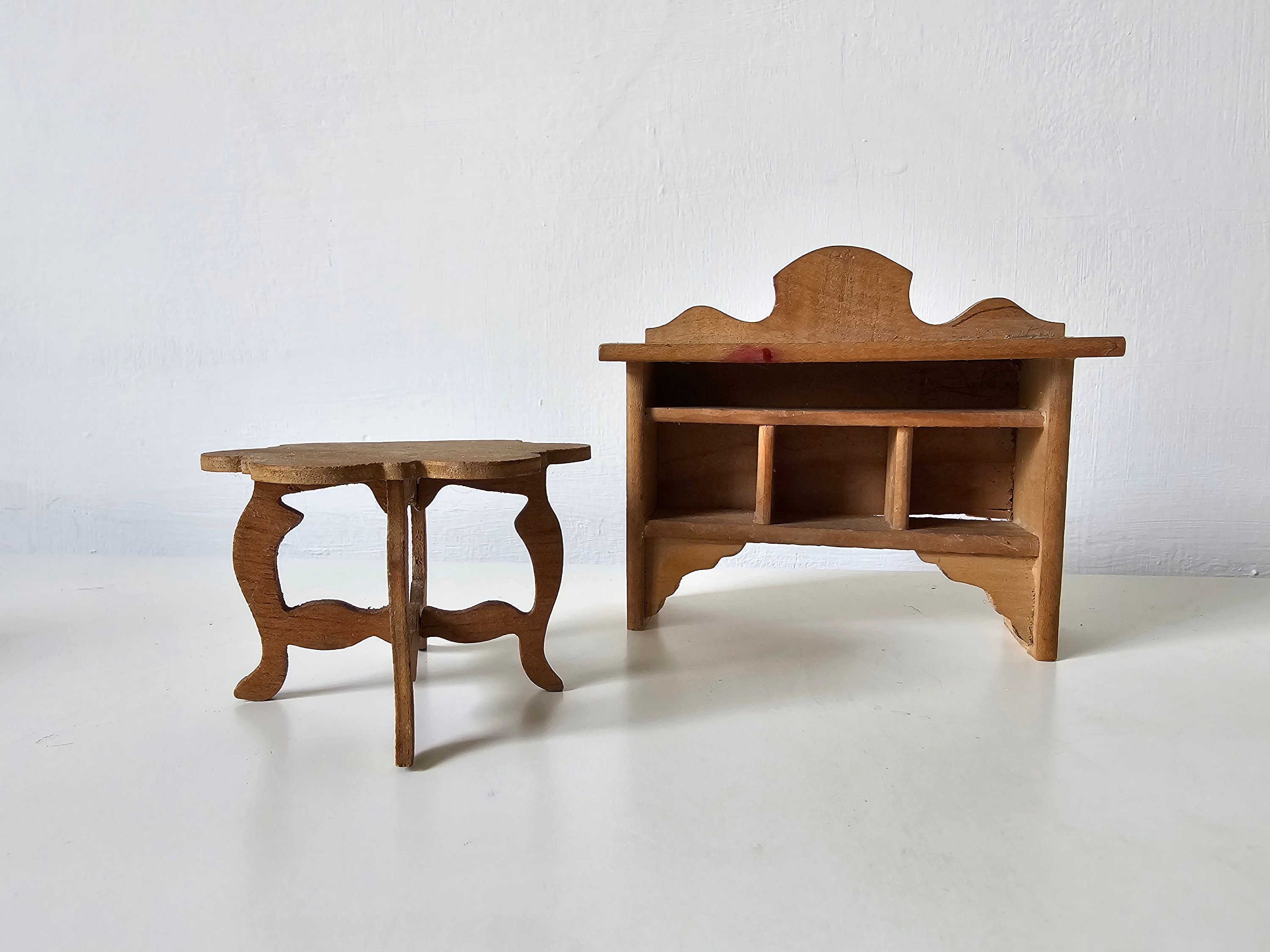 Table et Meuble Mural Miniatures Antiques