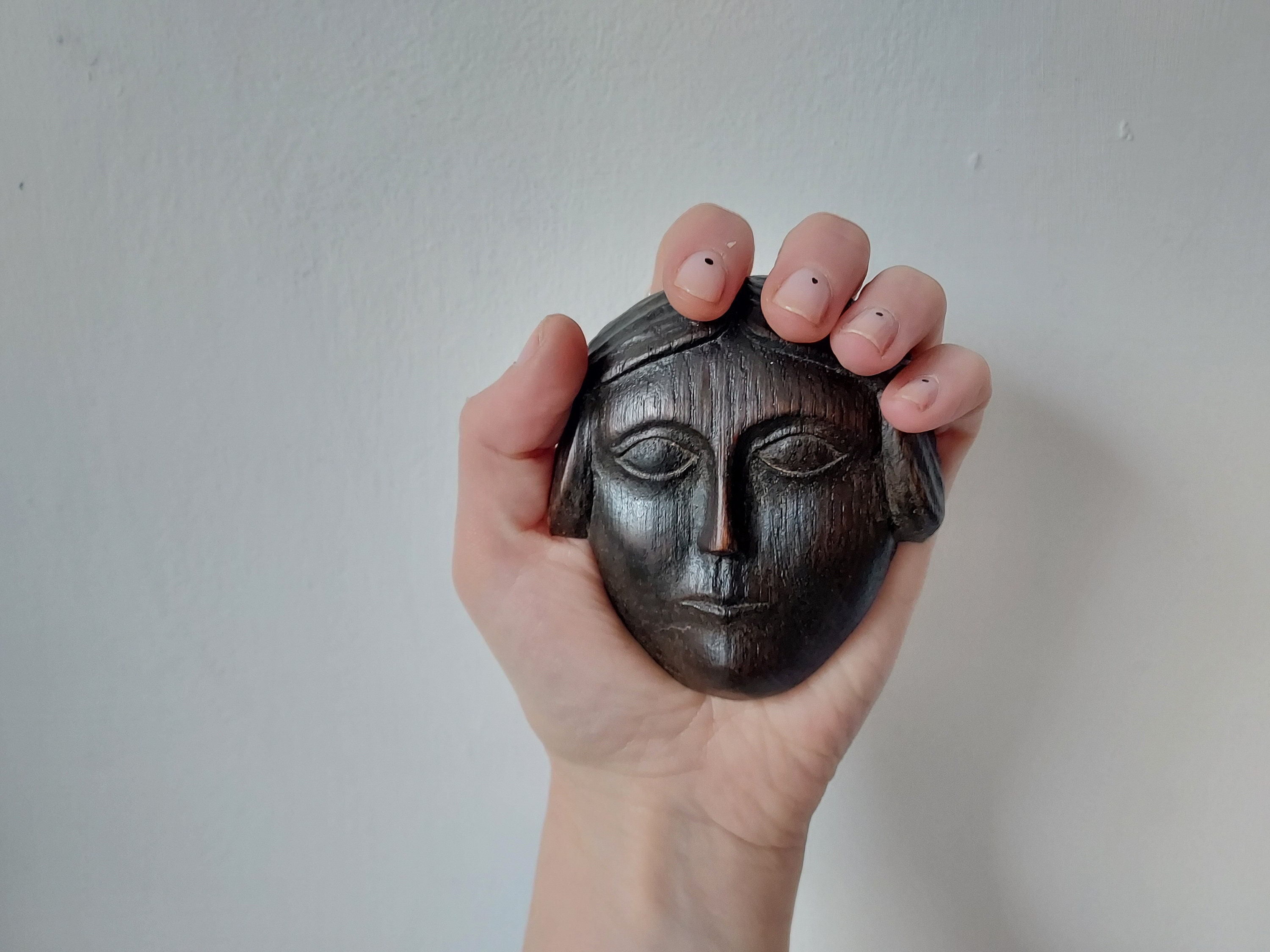 彫刻された木製の顔 - Etsy 日本