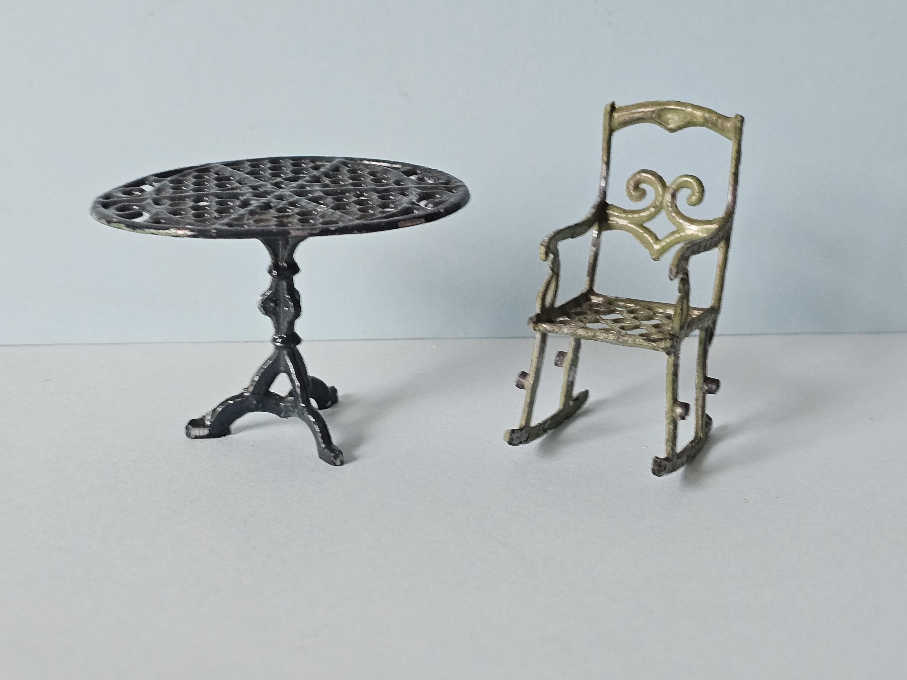 Bahia la fée: Petite chaise de bébé avec pot