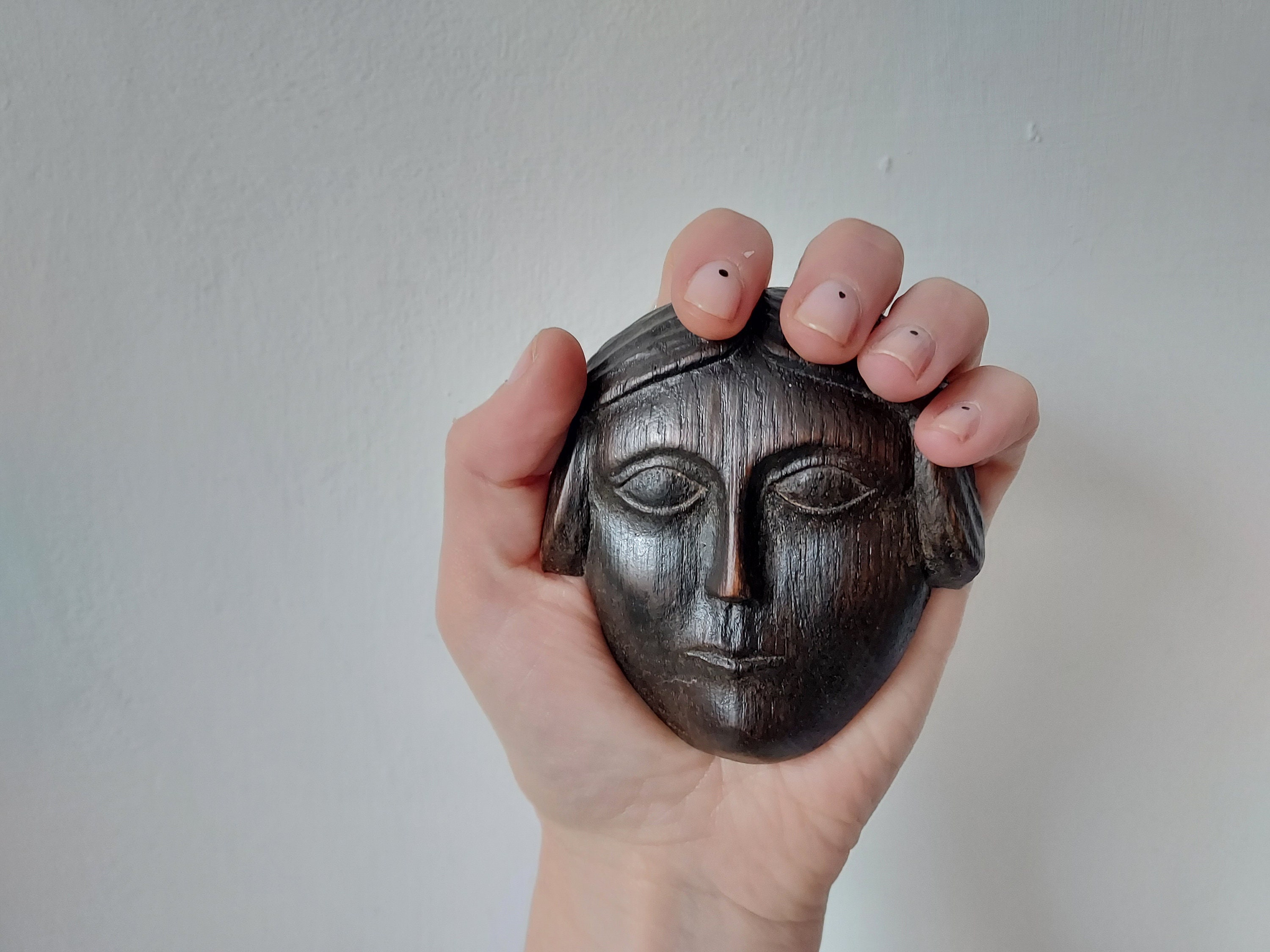 木製彫刻 顔デザイン il_fullxfull.4871524941_or5z.jpg