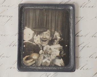 Fotográfico Hombre con juguetes