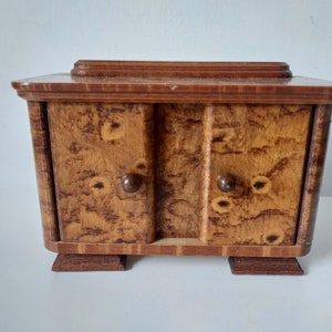 Miniatuur Duits poppendressoir Wichtelmarke