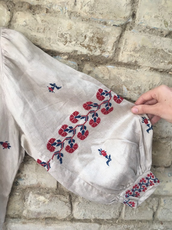 Antique Ukranian Hand-embroidered Linen Blouse Ja… - image 3