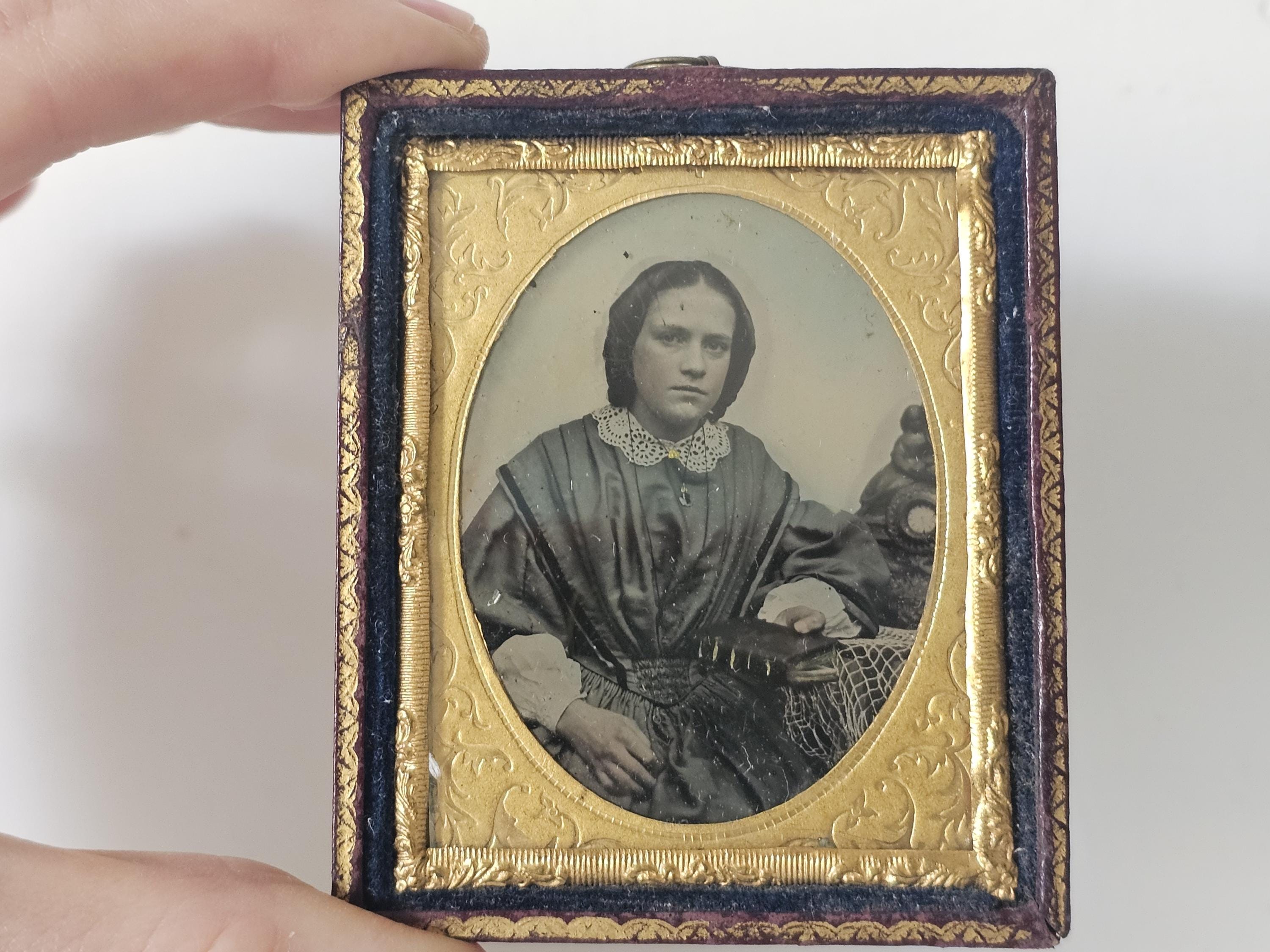 アンティークフォト　アンブロタイプ　女性 アンティークフォト アンブロタイプ 女性 - メルカリ