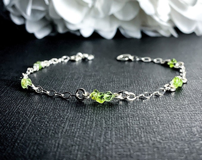 Peridot bracelet for women, August birthstone for birthday gift, Peridot minimalist gemstone jewelry Anklet, Green crystal bracelet for her