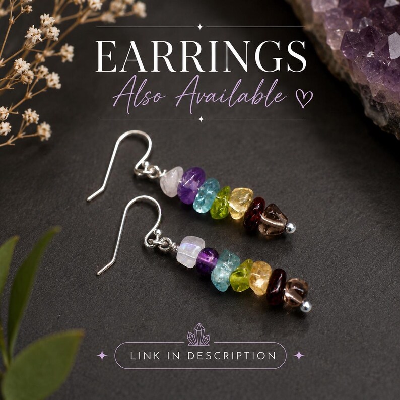 Pu&ograve; includere: Orecchini con ganci argentati, caratterizzati da una fila di pietre preziose colorate. Le pietre preziose includono bianco, viola, blu, verde, giallo, rosso e marrone. Il testo "EARRINGS Also Available" &egrave; visualizzato in alto.