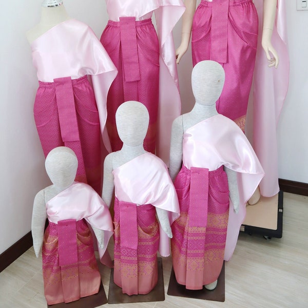 Tenue traditionnelle thaï khmère rose fuchsia pour les filles de 9 à 14 ans et jusqu'à un adulte. Lot familial de robes thaïlandaises disponible en 10 tailles