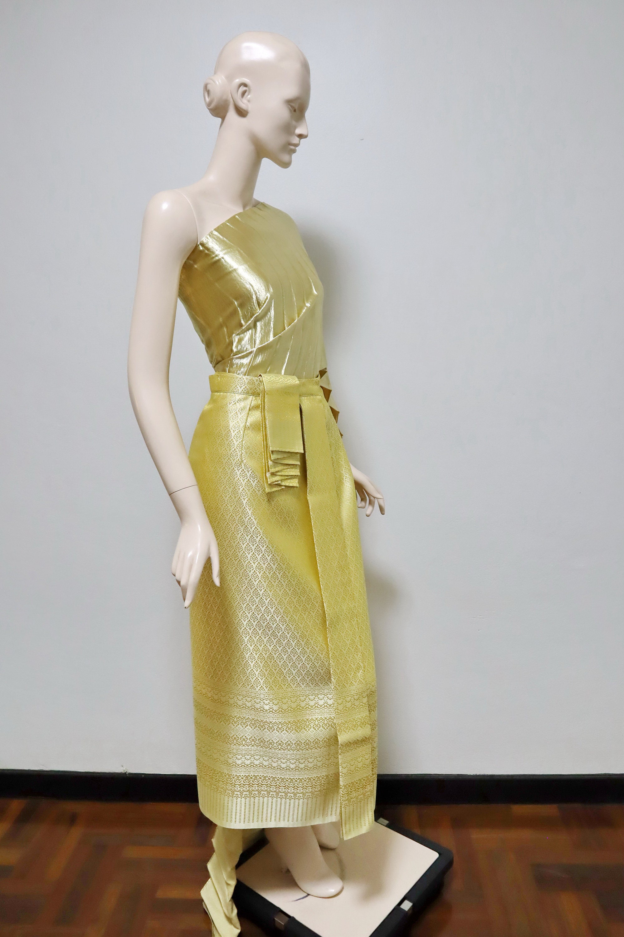thai wedding dress gold PUSPA SARI - Baju Sanding Thai Dress Songket Silver & Gold