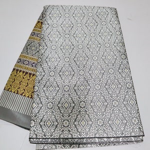 Guldbrokad syntetiskt sidentyg: Thailändsk Lanna-design, osydd polyestertextil, osydd tyg bild 7