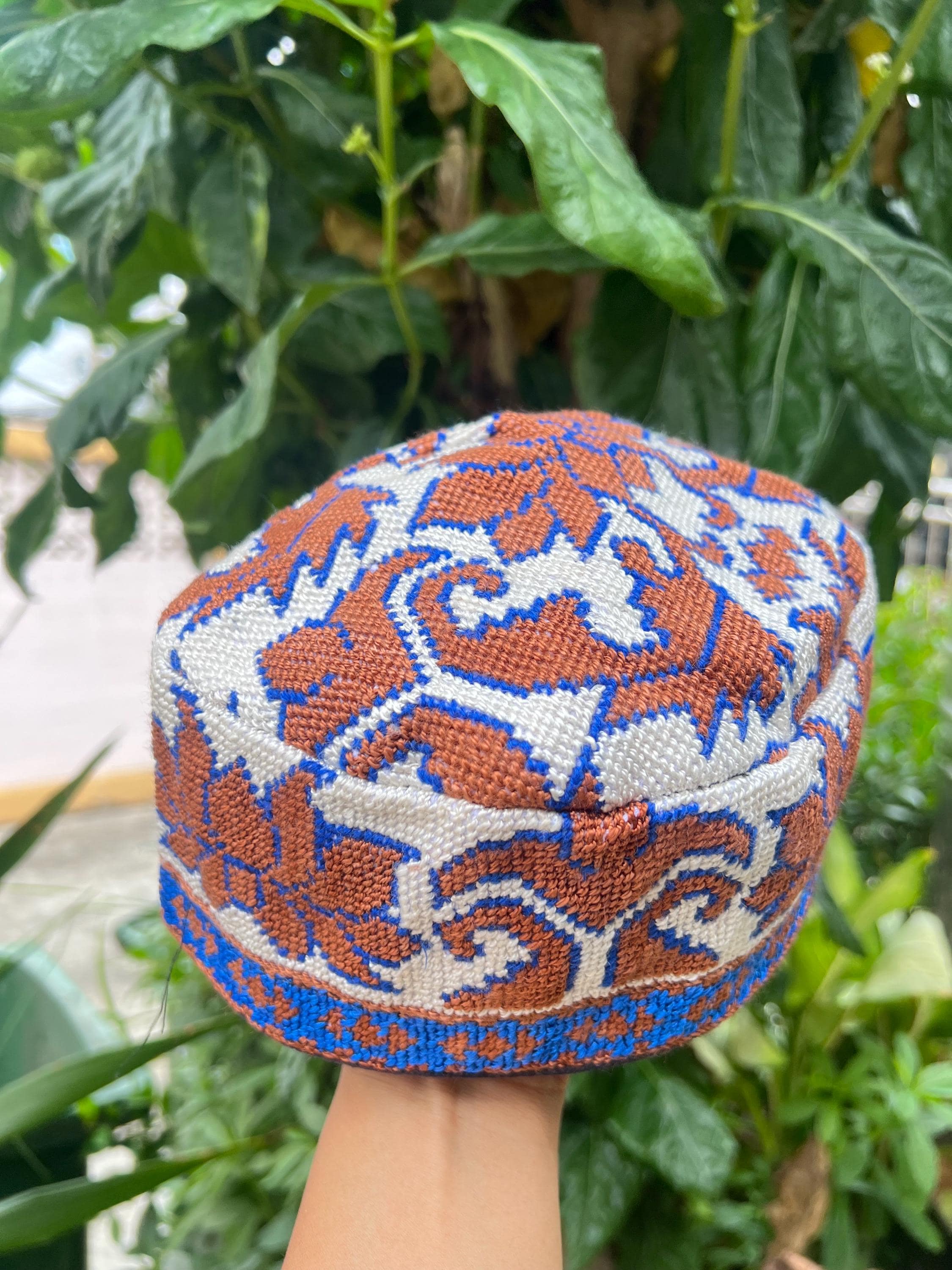 ヴィンテージ ウズベキスタン刺繍帽子 伝統的なイスラム教徒のクフィ帽