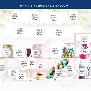 Puede incluir: Maqueta de decoración de fiesta con pancartas, tarros, barras de chocolate y caramelos. Cada artículo tiene espacio para diseños personalizados con el texto "YOUR DESIGN here". La imagen incluye una dirección web en la parte superior.