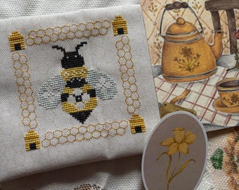 Wild Whimsy: Bumblebee - PDF Pattern - Cross Stitch - Darling & Whimsy Designs
