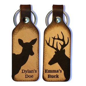 Buck - Doe Silhouette avec vos noms Couples Cuir Keychains (Paire)
