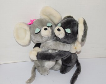 Kissing Mice Inspired Cozy