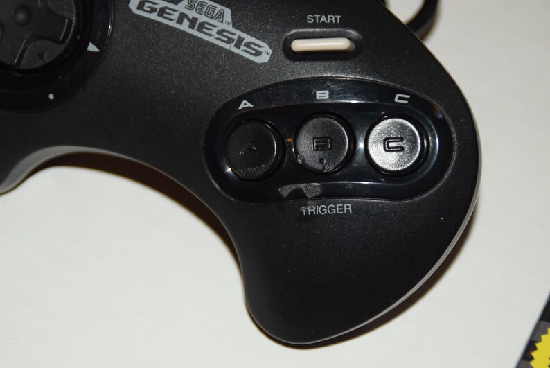 Sega Genesis System Bundle Complete With Sonic 2 Game Controllers RF AC Tested
