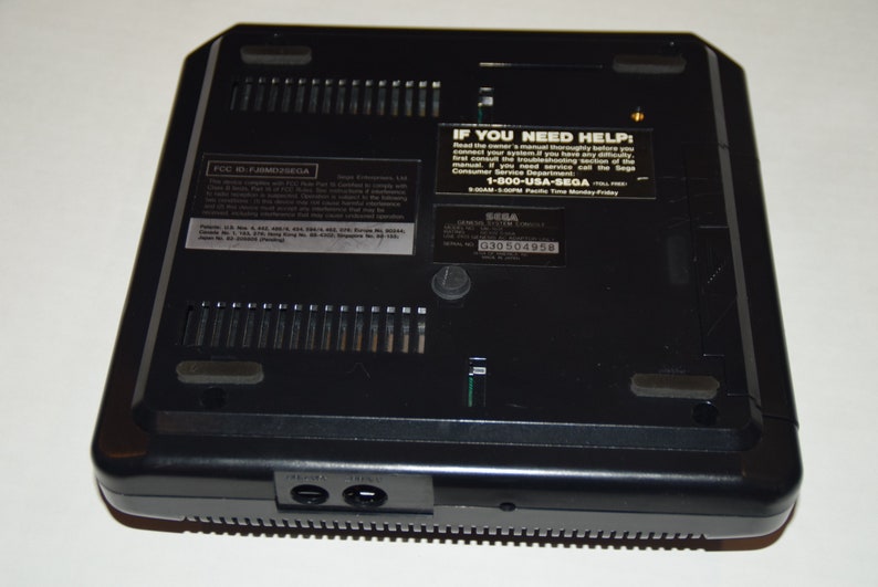 Sega Genesis System Bundle Complete With Sonic 2 Game Controllers RF AC Tested