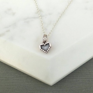 Mini colgante de corazón de píxeles de plata esterlina con cadena de plata, collar inspirado en la Leyenda de Zelda, dije de Nintendo