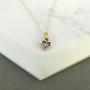 Mini colgante de corazón de píxeles de oro amarillo con cadena, collar inspirado en la Leyenda de Zelda, dije de Nintendo