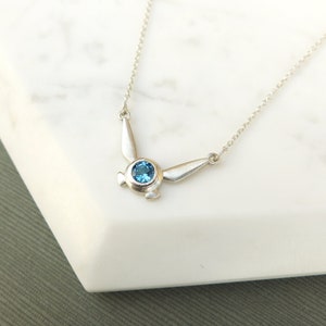 Pendentif Zelda Navi en argent sterling, collier inspiré de la légende de Zelda, pendentif breloque Nintendo, argent sterling et topaze bleue image 2